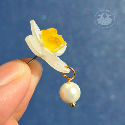 Daffodil Earrings